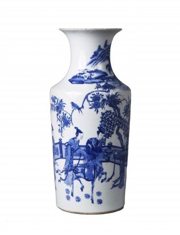 Porcelain Vase: Chinese Blue and White Porcelain Vase 