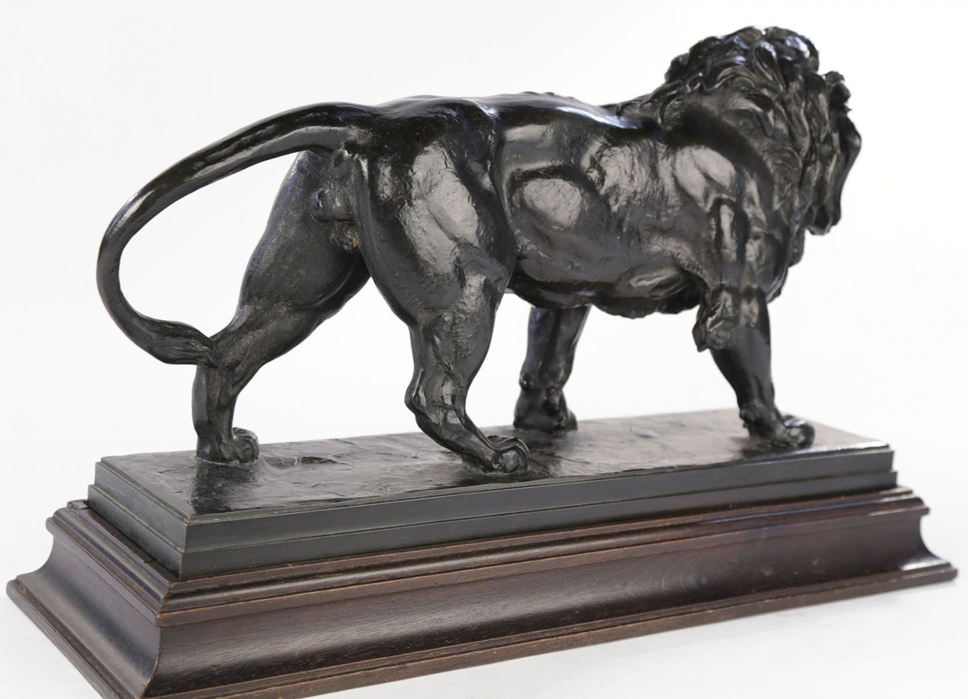 Le Lion Qui Marche by Antoine-Louis Barye