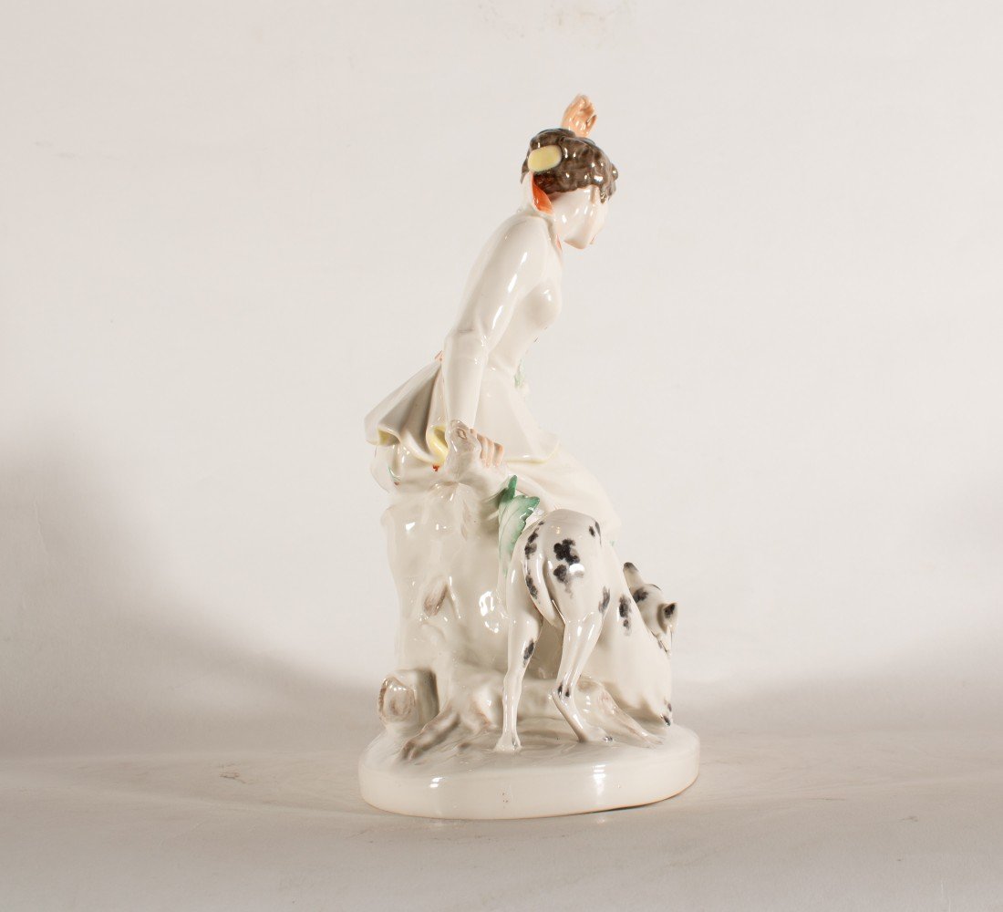 Figurative Porcelain Decorative Art: 