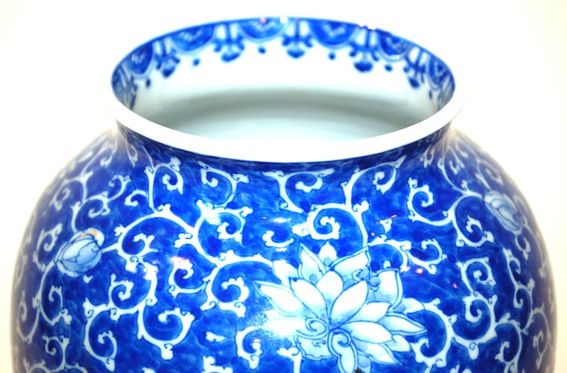 A Japanese Blue and White Glaze Vase, Meiji Period, Chrysanthemum Design
