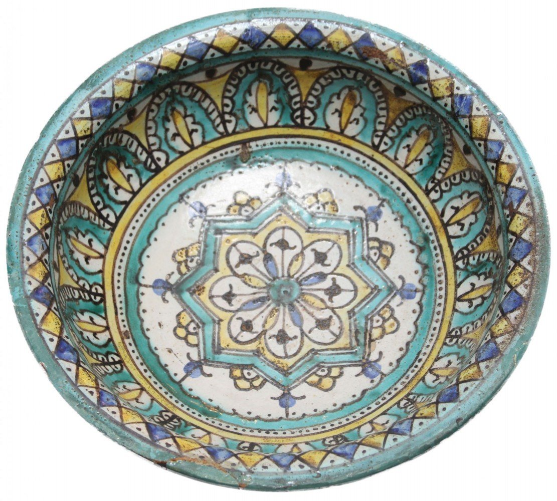 A Moroccan Tin Glazed Earthenware Bowl