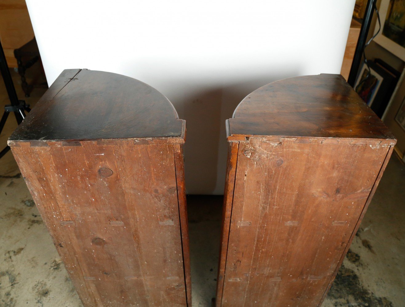 Wooden Decorative Arts: Pair of Small Provincial French Corner Cabinets