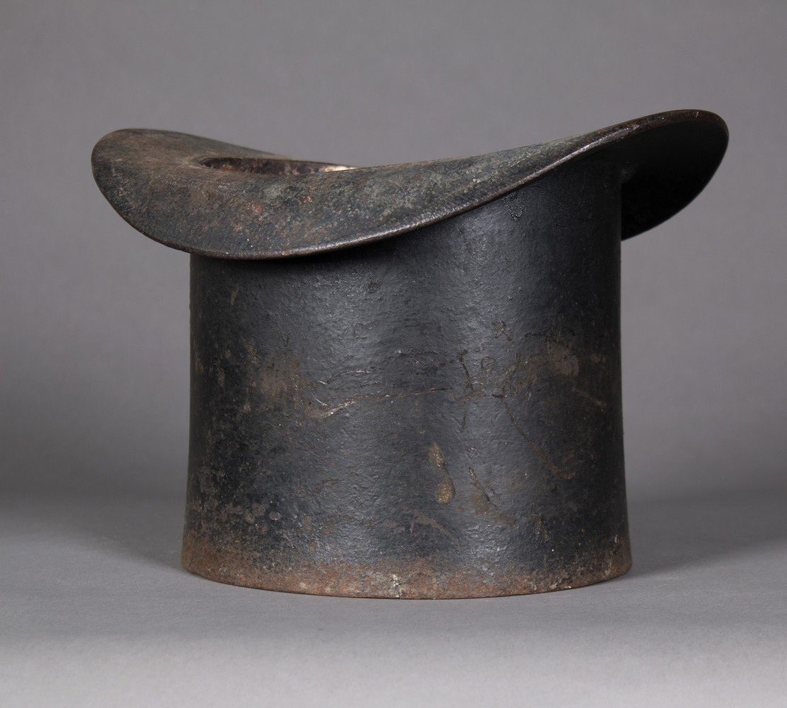 Cast Iron Spittoon/Planter in the form of a Top Hat 